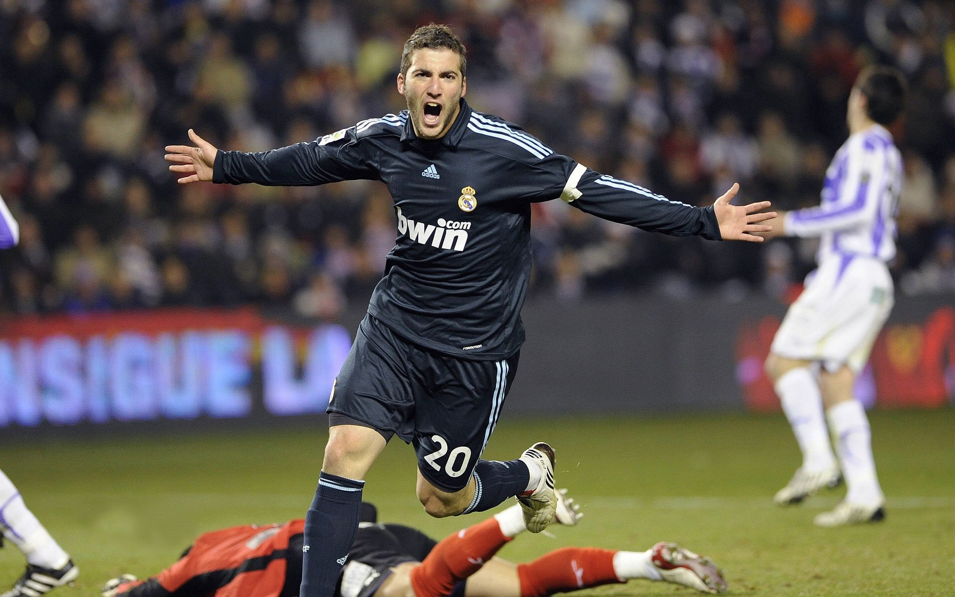 开云体育在线登入-“西甲明星纷纷发光发热,冲击联赛桂冠”,西甲明星球员