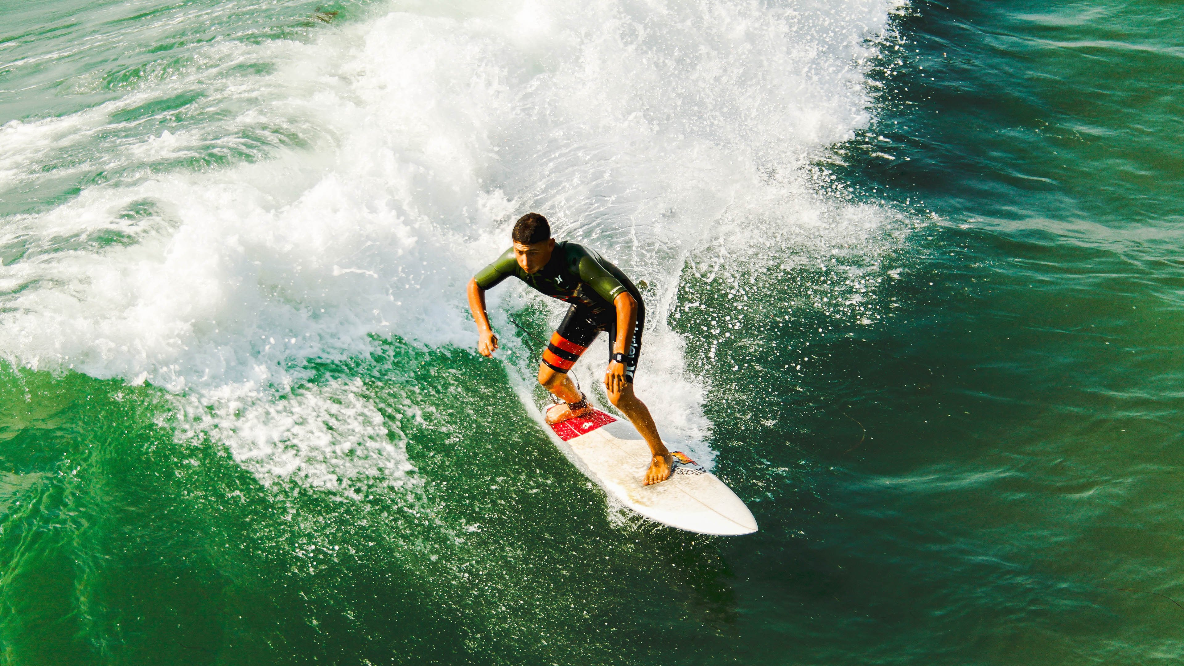 开云体育俱乐部官网-瑞士骑手马丁·福克斯荣获2024年最佳障碍赛骑手奖，表彰其卓越表现。